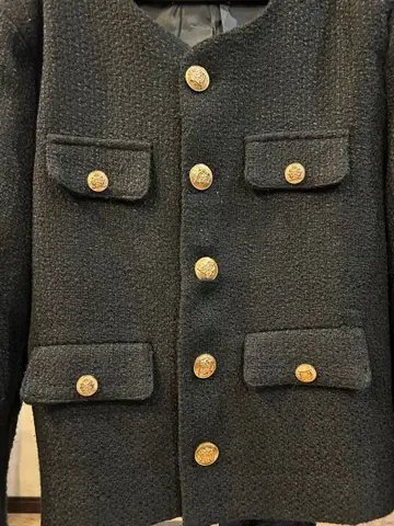 블랙 노카라 자켓 골드 버튼 포함