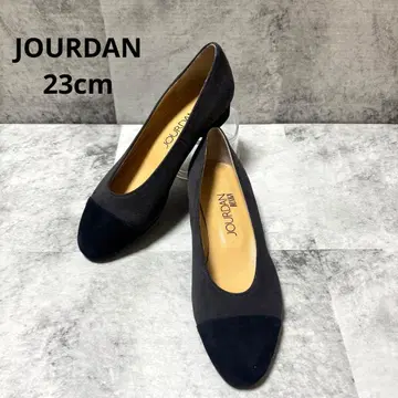 [JOURDAN] 미사용 새상품 벨로아 소재 펌프스 출퇴근 로우힐 모노톤