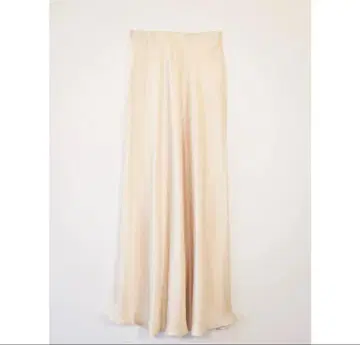 [ Acka. ] satin flare skirt