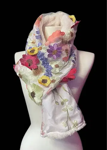 플로럴 자수 머플러