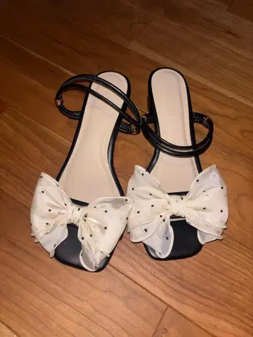 VIVIAN 리본 포함 샌들