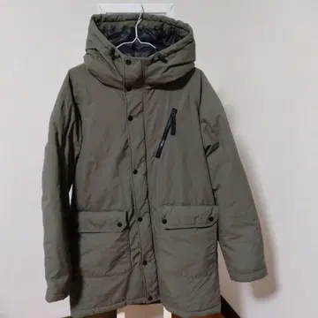 GU 카키 후드 부착 다운 자켓