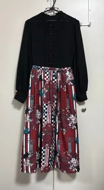 [ 1/3까지 판매 ] axes 국화 패턴 원피스 블랙