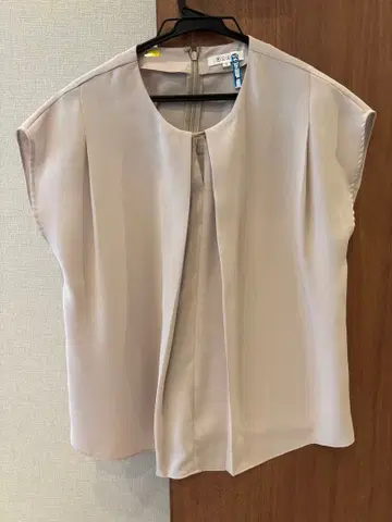 PLST 플라스테 베이지 반팔 블라우스 S 사이즈