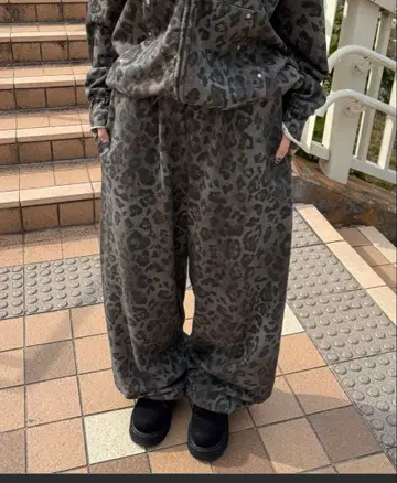 레오파드 레오파드 무늬 스웨트 팬츠 sedacle