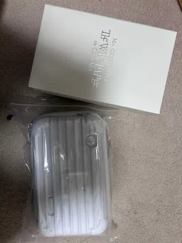 Mrs. GREEN APPLE 화이트 라운지 숄더백