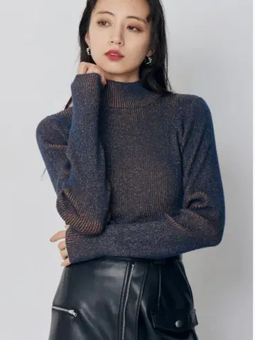 MURUA 바이컬러 라메 크롭 니트