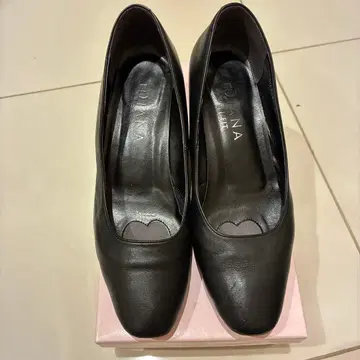 DIANA WELL FIT 블랙 가죽 하이힐