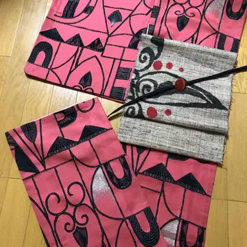 앤티크 순수 실크 코몬 적홍색에 기하학의 재미있는 패턴