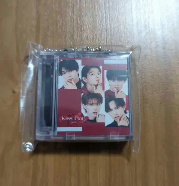 M!LK 미니 재킷 키링 Kiss Plan