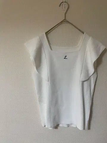 24시간 이내 발송 LILLIAN CARAT 화이트 슬리브리스 프릴 M