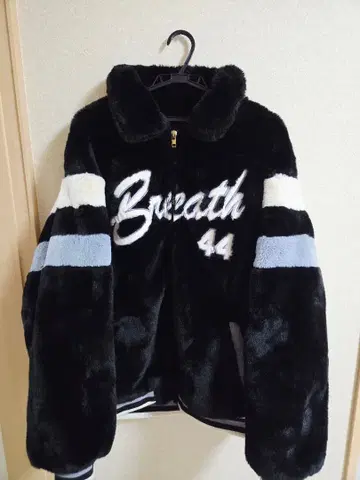 BREATH 블레스 FAUX FUR STADIUM JACKET