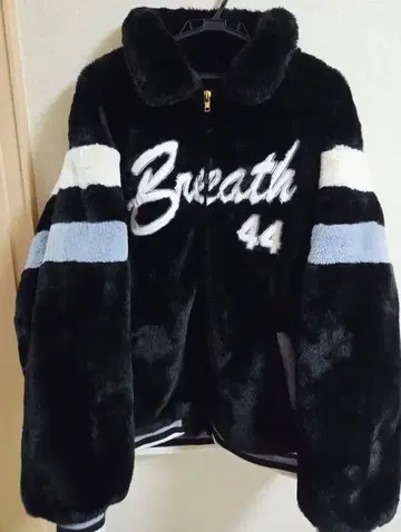 BREATH 블레스 FAUX FUR STADIUM JACKET