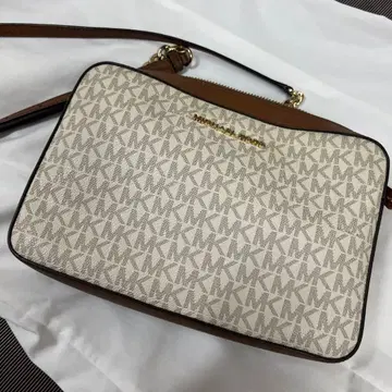 MICHAEL KORS 모노그램 숄더백