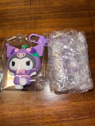 쿠로미 보라색 후르츠 모티브 키링