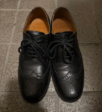 SAYA 가죽 신발 레더 드레스 슈즈 윙팁 블랙