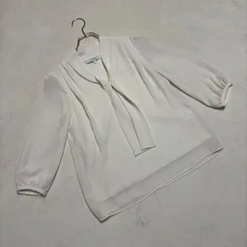 [언타이틀] (M) 보타이 블라우스 포멀 오피스 캐주얼 얇은 소재