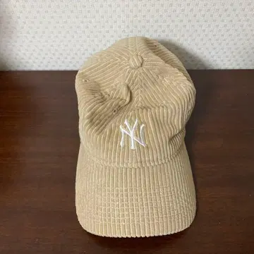 베이지 코듀로이 NY 로고 캡 스티커 포함