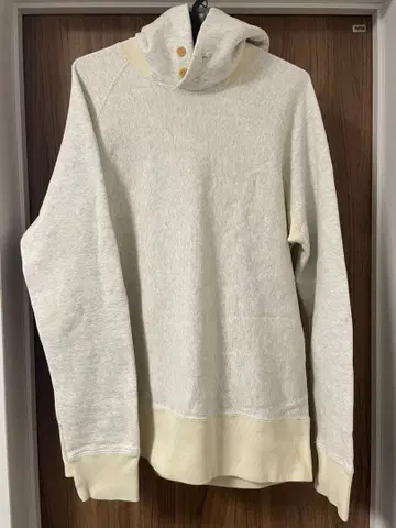 BRU NA BOINNE 브루나보인 XL 후드티