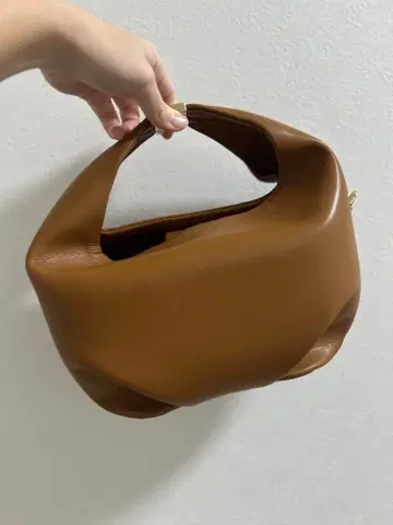 카프리스 레마쥬 브라운 가죽 핸드백 유니크한 모양