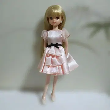 리카짱 인형 본체 핑크 드레스 금발 스트레이트