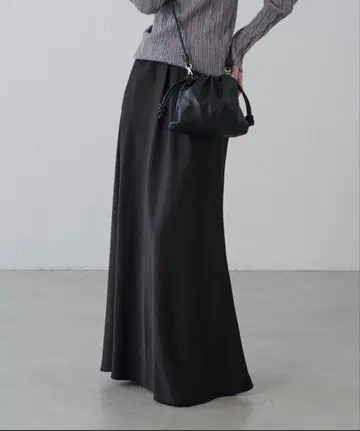 [미사용 새상품] Luis 새틴 머메이드 스커트