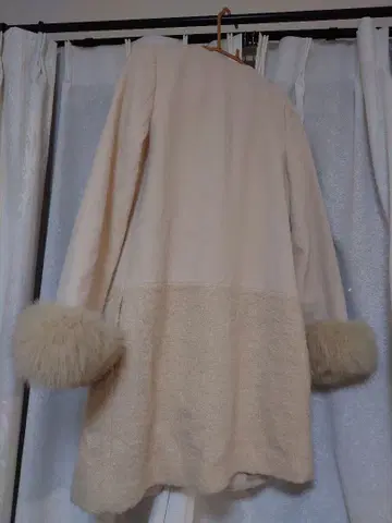 JUSGLITTY 퍼 롱 코트 베이지