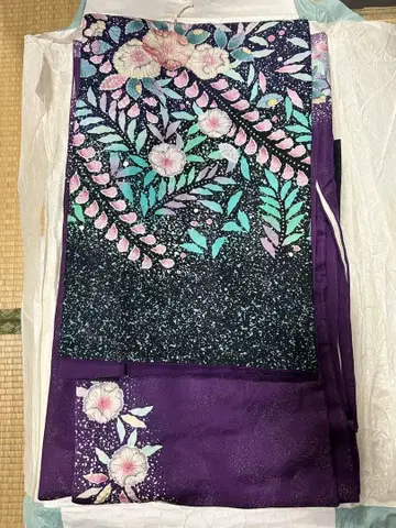 보라색 꽃무늬 후리소데 기모노