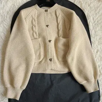 새상품급 현행 모델 개럴개런트 하트 단추 가디건 니트 자켓 케이블