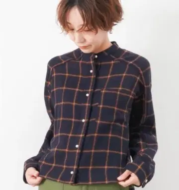 블랑바스크 울 거즈 체크 펄 버튼 블라우스 네이비