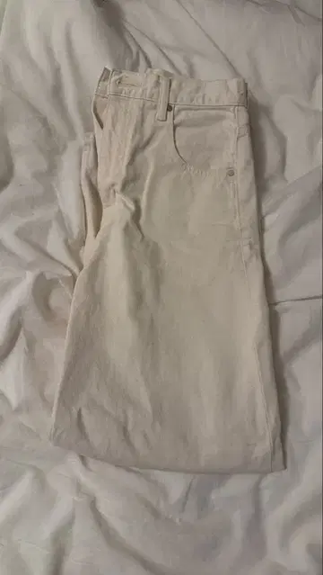 블랙 바이 마우지 화이트 데님