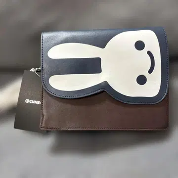 [ 새상품 미사용 ] CUNE 토끼 플랩 숄더백 네이비/브라운