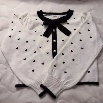 evelyn 하트 무늬 리본 니트 상의