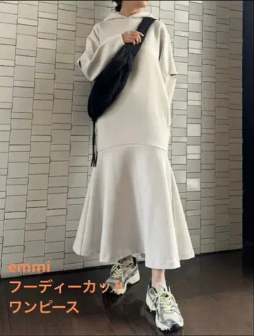 [ emmi ] atelier 후디 컷 원피스 라이트 베이지