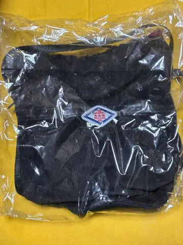 HOLIDAY 코듀로이 숄더백 블랙