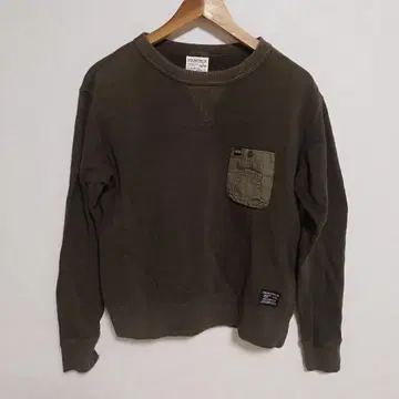 M 사이즈 ALPHA INDUSTRIES 속기모 포켓 부착 맨투맨 카키