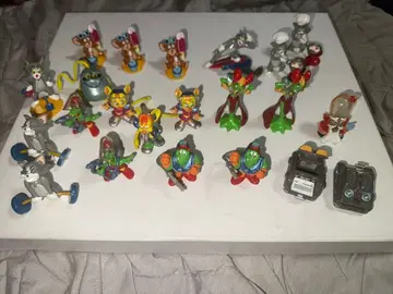 킨더 서프라이즈 사이버 탑 피규어