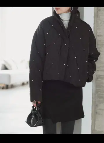 고베 레터스 펄 장식 충전솜 퀼팅 코트 다운 자켓