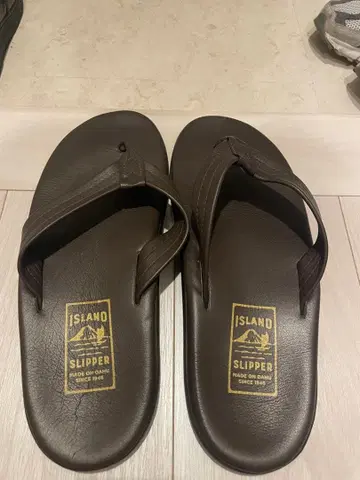 ISLAND SLIPPER 가죽 샌들 사이즈 10