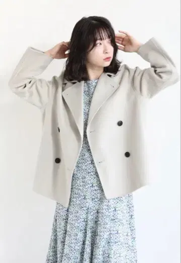 컨디션 최상 클리닝 완료 [ Theory p 코트 ]