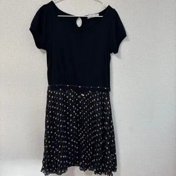 핑키 다이앤 블랙 도트 무늬 반팔 무릎 기장 원피스