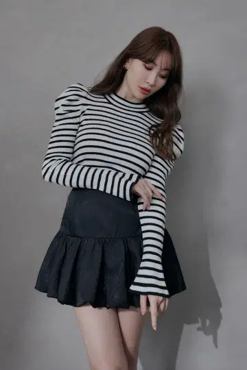 Her lip to Volume Sleeve Stripe Knit Top
