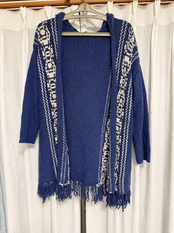 AZUL 프린지 네이비 스웨터