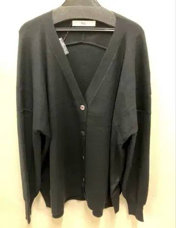 Mal. 블랙 V넥 가디건 새상품