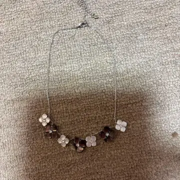 초특가 도전! 새상품! 스와로스키 플라워 모티브 목걸이