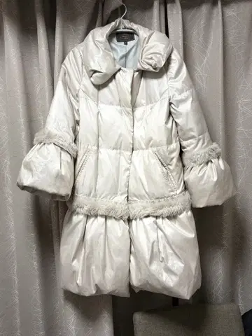 퍼 포함 화이트 다운 자켓 사이즈 0