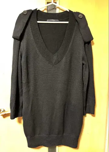 LIMI feu 견장 디자인 V넥 롱 기장 풀오버