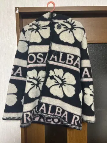 알바 로자, 더플 코트