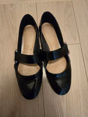 찰스앤키스 버클 장식 블랙 플랫슈즈