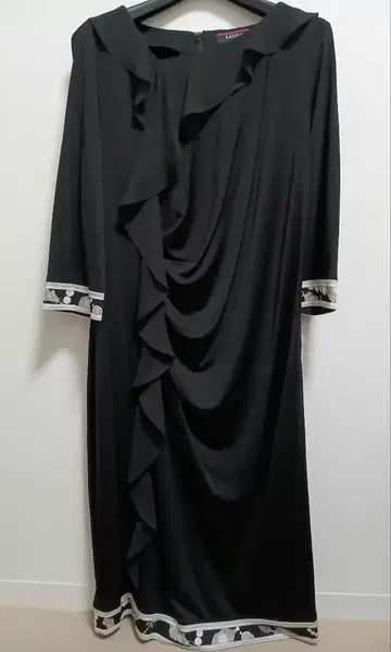 컨디션 최상 레오나르 칸칸 원피스 블랙 베이스 42